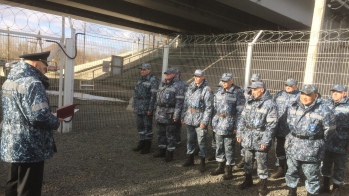 Сотрудники ведомственной охраны Минтранса отработали действия на мосту через реку Иртыш в случае возникновения ЧС