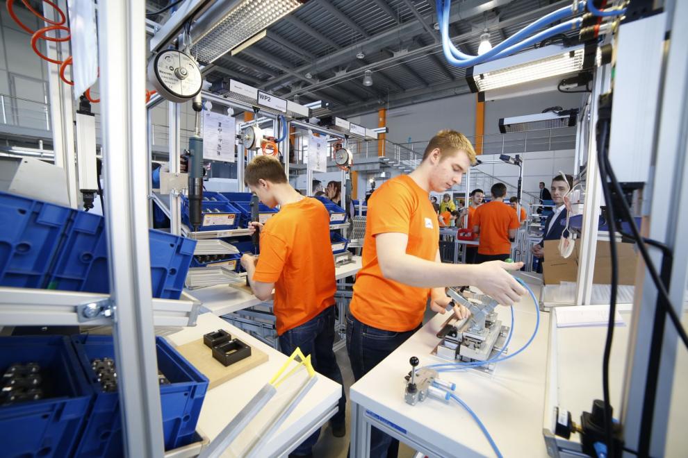 Две трети промышленных предприятий России испытывают высокую зависимость от импортного оборудования