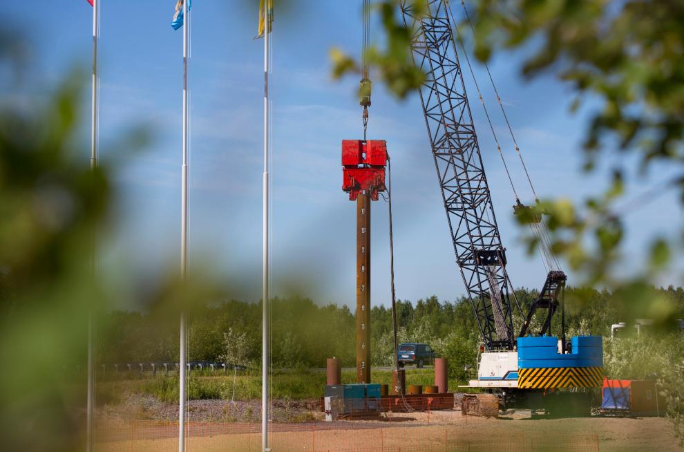 Более 200 млн рублей направит администрация Ханты-Мансийского автономного округа на охрану строящегося моста в Сургуте