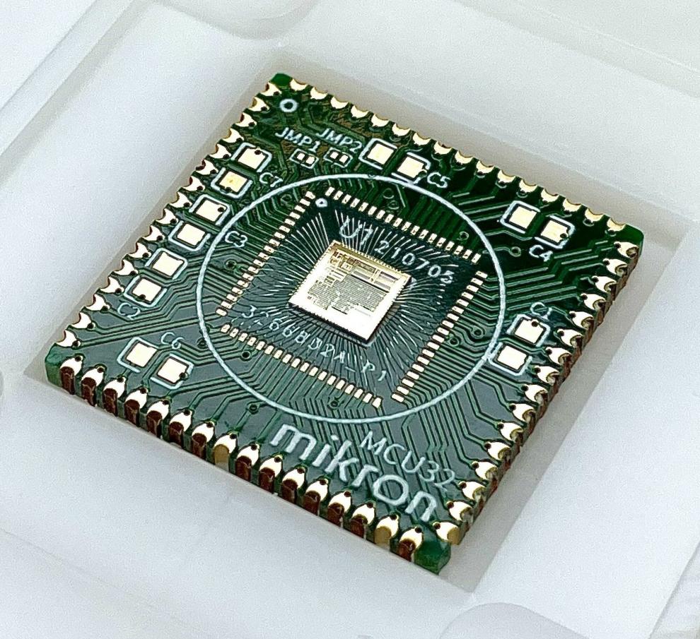 Микрон разработал первый в России программируемый логический контроллер на основе RISC-V микроконтроллера «MIK32 Амур»