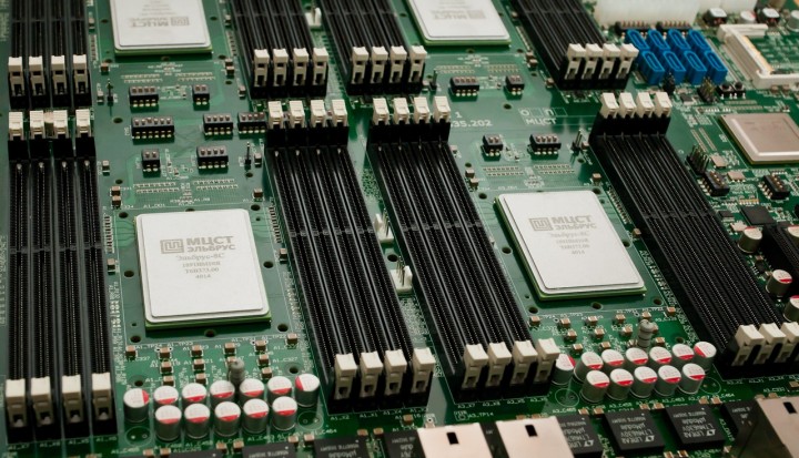 Новый восьмиядерный микропроцессор "Эльбрус" поступит в продажу в 2016 году