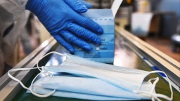 Компания «Связной» запустила собственное производство одноразовых масок