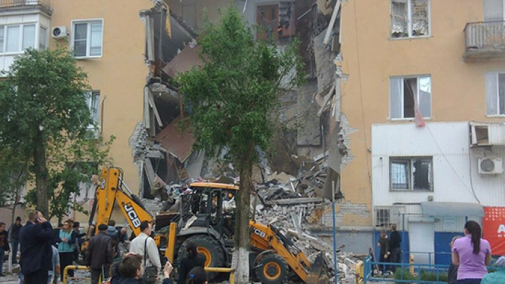 Сотрудники МЧС приступили к разбору завала на месте взрыва газа в Волгограде