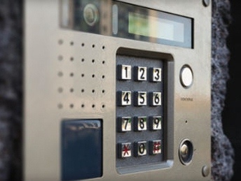 В Астрахани внедряют систему оповещения на основе домофонов