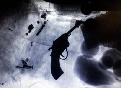 За выходные в метро Москвы 3 раза пытались пронести оружие