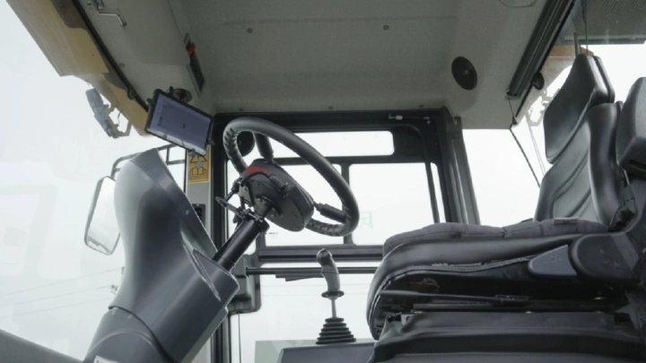 На трассе М-12 испытали первый российский беспилотный дорожный каток