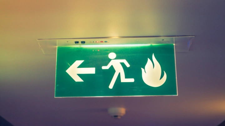 В МЧС разъяснили порядок определения расчетного времени эвакуации людей для установления пожарного риска