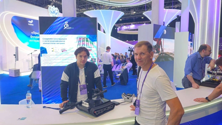 На «Технопроме-2025» в Новосибирске ученые представили макет автономного робота-вездехода