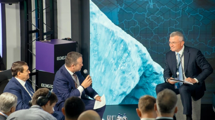 Беспилотный СМП и новые ледоколы: Андрей Никитин обозначил векторы развития Арктики