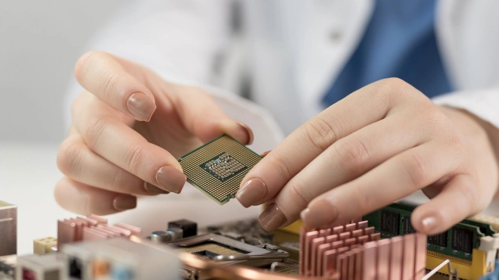 Производителей чипов в России обяжут закупать отечественное оборудование