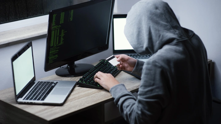 Каждая четвертая российская финтех-компания столкнулась с кибератаками на системы искусственного интеллекта