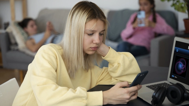 Минцифры и платформа MAX опровергли сообщения об утечке данных