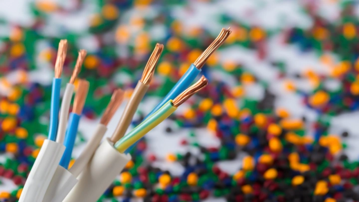 Производство оптоволоконных кабелей в России сократилось на 25% в первой половине 2025 года