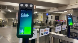 Новосибирское метро внедрило биометрическую оплату проезда