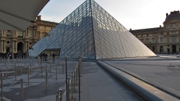 В Лувре до конца года усилят систему безопасности