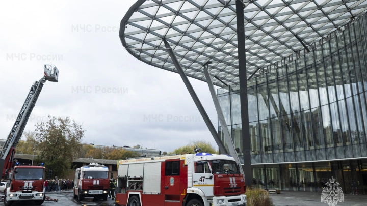 Огнеборцы МЧС отработали тушение пожара и спасательные мероприятия в концертном зале «Зарядье»