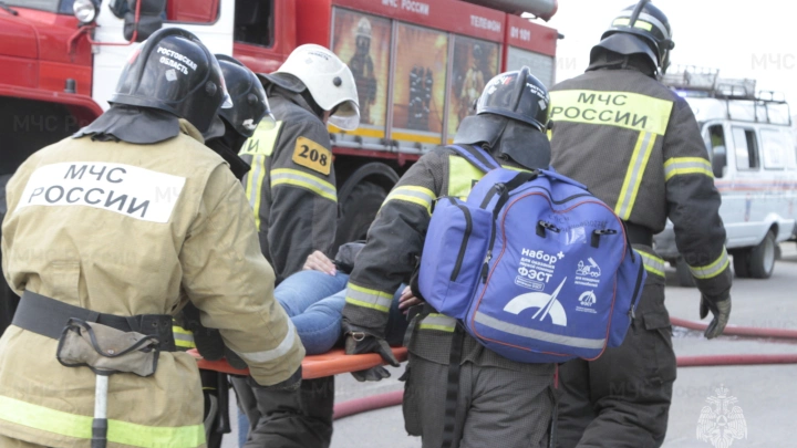 Огнеборцы МЧС отработали совместные действия с персоналом ЦОД