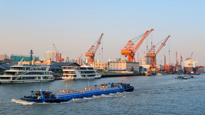 Минтранс ожидает 11,8 млрд рублей от инвестсбора в морских портах в 2026 году