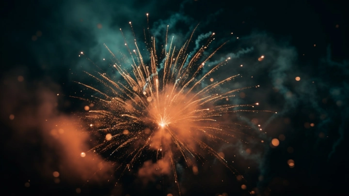 МЧС запретило хранить пиротехнику и горючие жидкости в пунктах выдачи в жилых домах