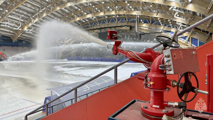 МЧС России совместно с отечественными производителями разработало роботизированные системы для тушения особо опасных пожаров