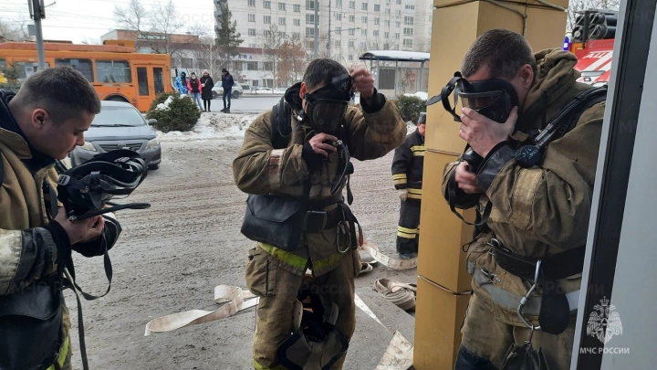 Пожарные Подмосковья провели учения на объекте здравоохранения с массовым пребыванием людей