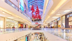 Посещаемость ТЦ в регионах упала на 5%, а в Москве и Петербурге стабильна