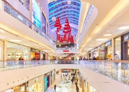 Посещаемость ТЦ в регионах упала на 5%, а в Москве и Петербурге стабильна