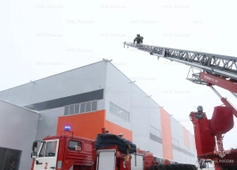 Специалисты МЧС провели учения в здании логистического центра Владимира