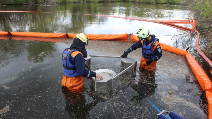 На Чукотке создали службу для устранения разлива нефтепродуктов