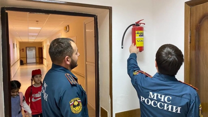 Депутаты Госдумы предложили установить в подъездах жилых домов дополнительные огнетушители