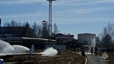 Специалисты МЧС провели плановые пожарные учения на промышленном объекте в Свердловской области