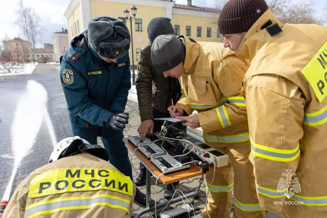 На базе Сибирской пожарно-спасательной академии ГПС МЧС провели испытания насосно-рукавных систем