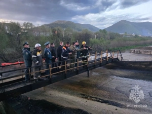 После атаки БПЛА на территории морского терминала порта в Туапсе возник пожар
