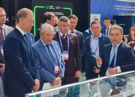 Денис Мантуров посетил стенды Росатома и ГК «Элемент» на форуме «Микроэлектроника - 2026»