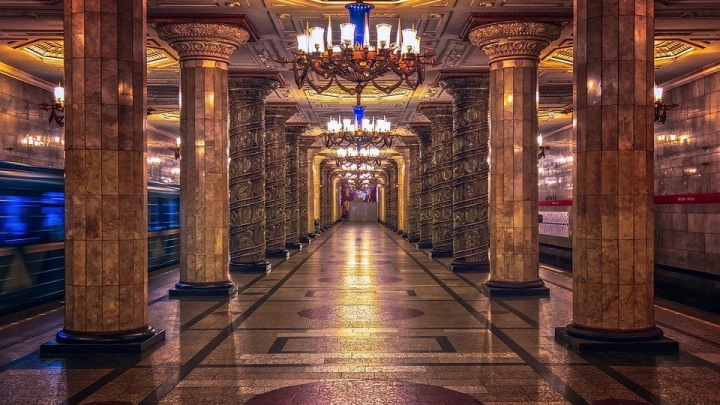 Пассажиров без масок не пропускают через турникеты в метро Санкт-Петербурга