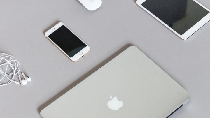 C 1 января на всех смартфонах в России будут устанавливаться 16 российских приложений