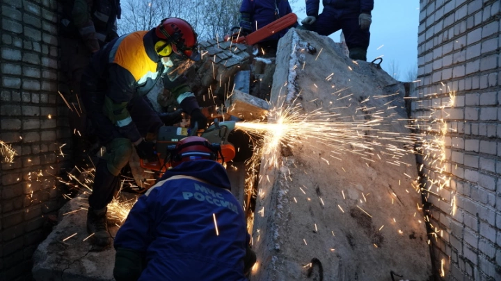 Журнал RUБЕЖ поздравляет МЧС с 30-летием!