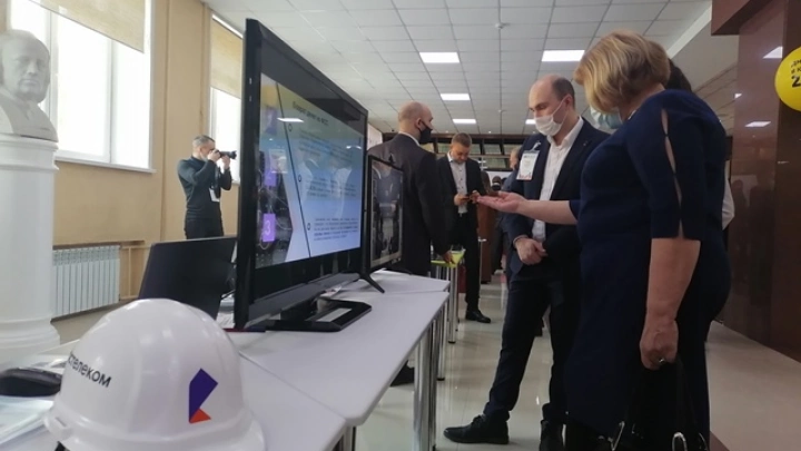 «Ростелеком» показал умную каску на научно-практическом форуме в Кемерове