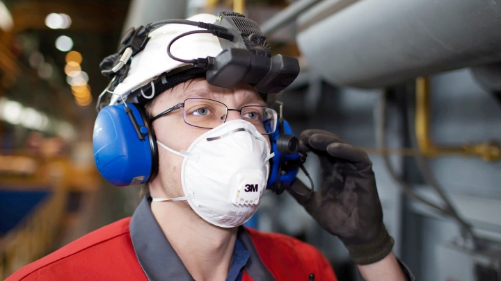 ОМК в числе первых в России внедрила систему удаленных ремонтов и монтажа оборудования в онлайн-режиме