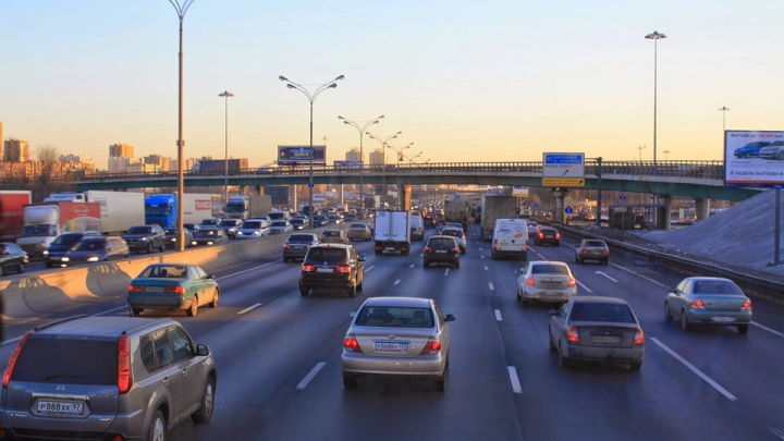 В России планируют  тестировать умную систему контроля соблюдения скорости на дорогах