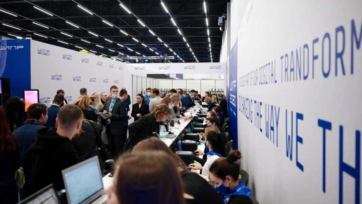 Sitronics Group представила свои решения для импортозамещения  заместителю Председателя Правительства Дмитрию Чернышенко и заместителю Министра Промышленности и Торговли Василию Шпаку на ЦИПР