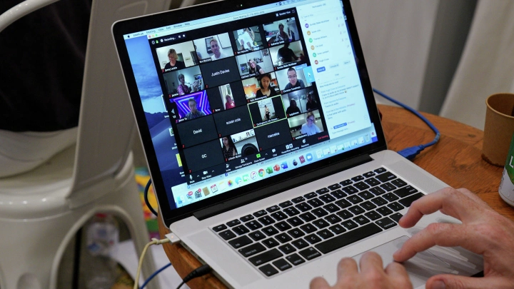 Zoom отказывает российским компаниям в оказании сервиса