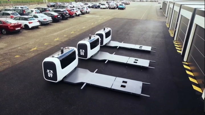 Stanley Robotics разработала роботов-парковщиков  для транспортировки машин