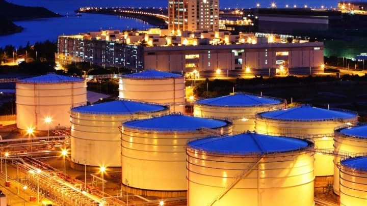 В Ростехнадзоре проверят объекты хранения нефти в терминалах портов