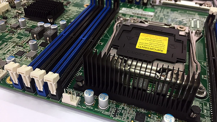 Российский разработчик запустил производство материнских плат на Intel