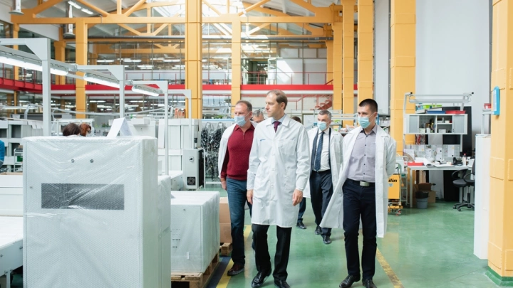 Денис Мантуров посетил российское производство систем пожарной безопасности в Саратове