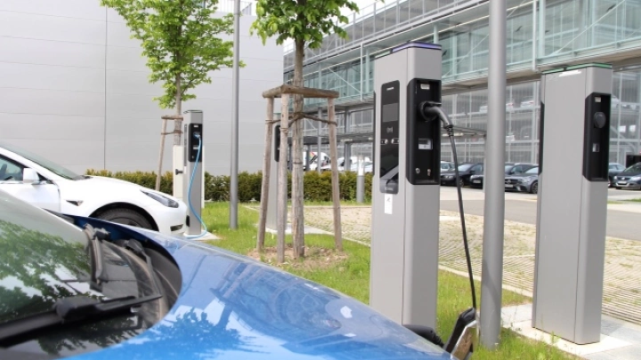 Компания «Сименс» планирует запустить в России пилотные проекты по зарядным станциям для электромобилей