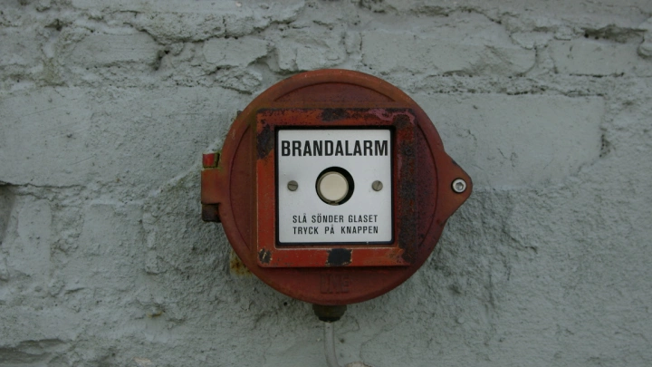 Многодетные семьи в Новосибирске бесплатно получат пожарные извещатели