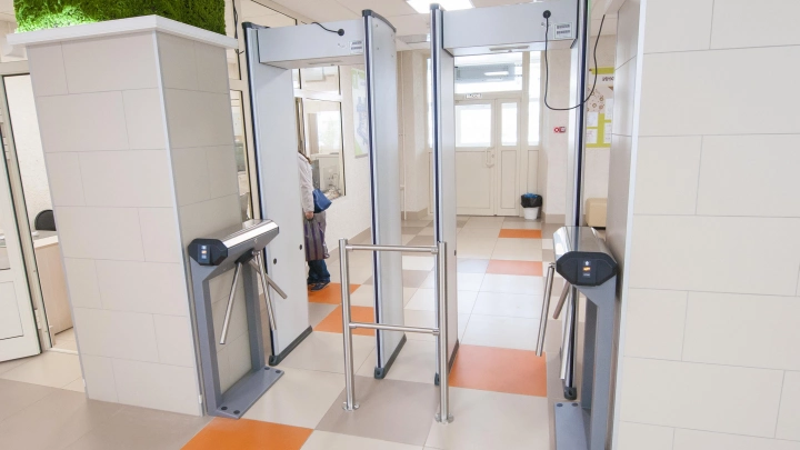 240 млн рублей потратит правительство Амурской области на обеспечение безопасности учреждений образования