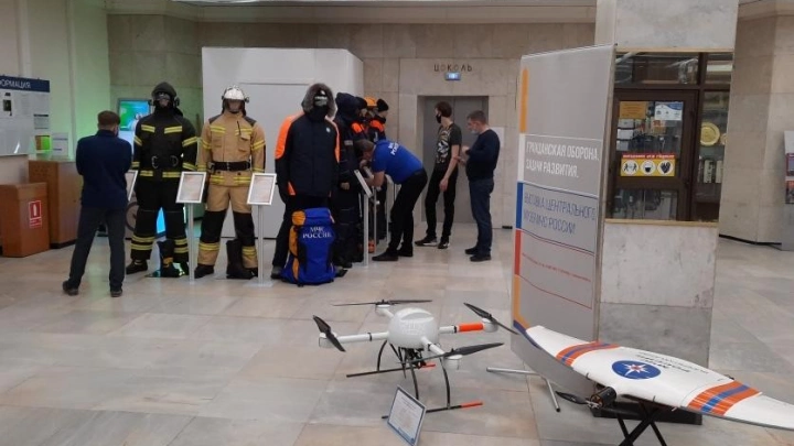 Новейшие образцы пожарно-спасательного снаряжения показали в Доме Правительства РФ